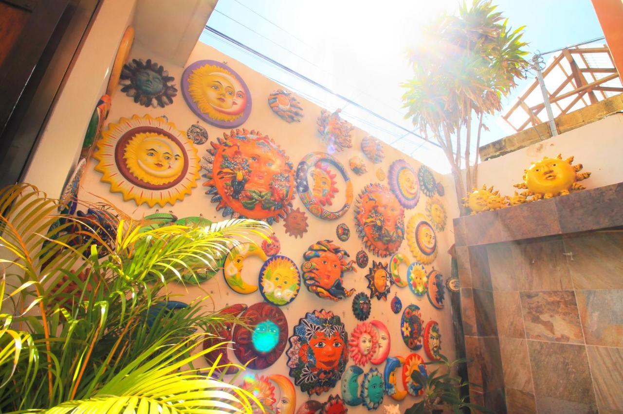 Papagayo Hotel Boutique Playa del Carmen Kültér fotó A wall of the Sun God