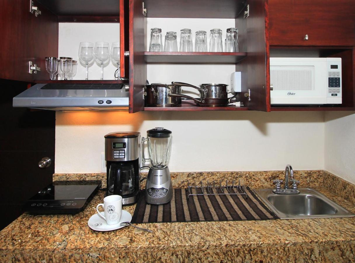 Papagayo Hotel Boutique Playa del Carmen Kültér fotó A kitchen with granite countertops