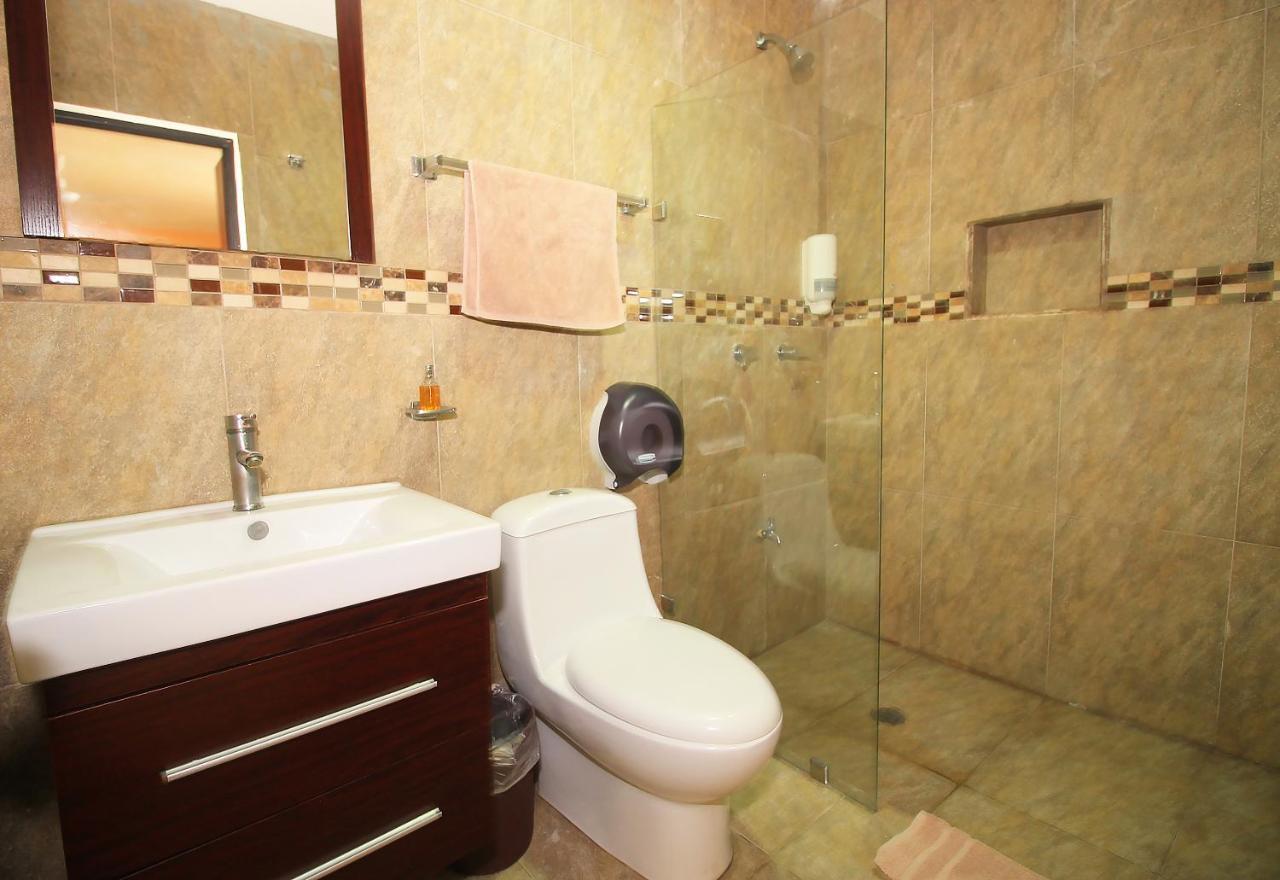Papagayo Hotel Boutique Playa del Carmen Kültér fotó Bathroom with a shower